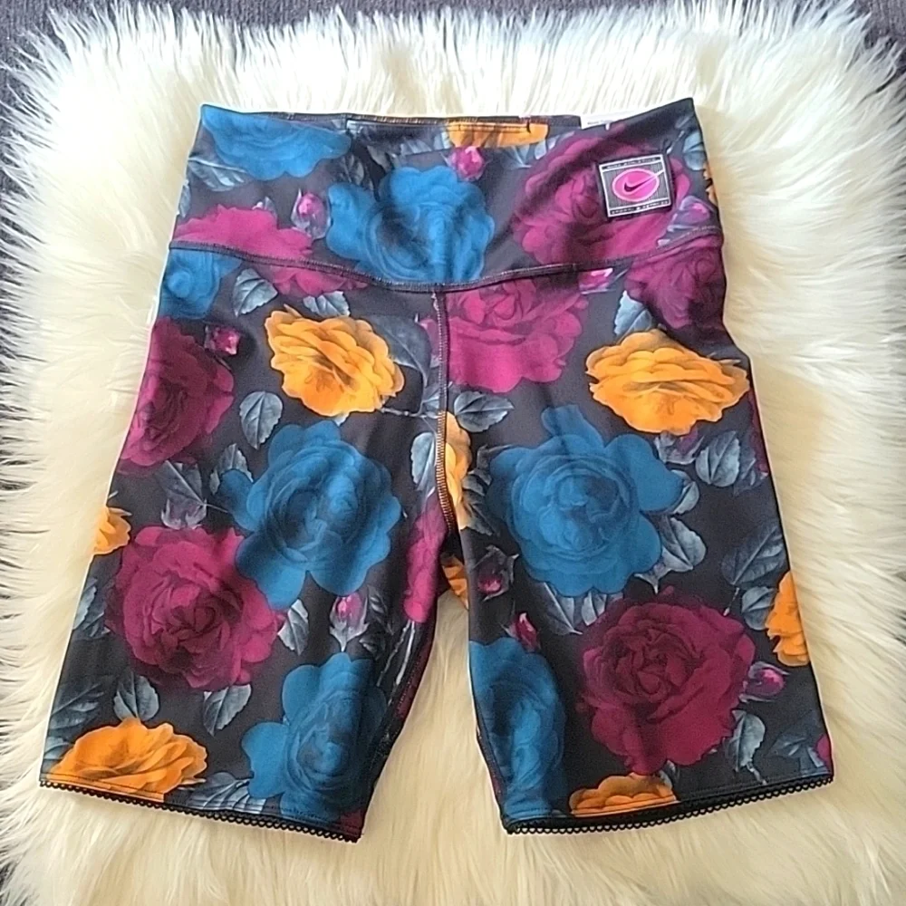 Women's Nike Training Shorts - Picture 1 of 6